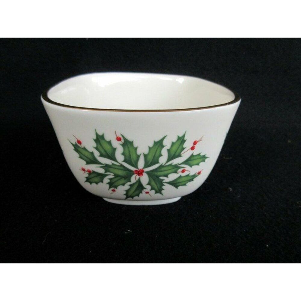 Lenox Holiday Dimension Nut/Candy Bowl Holly Berries Gold Trim Beautiful